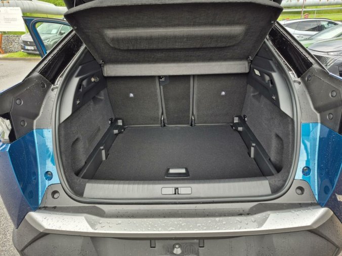 Peugeot 3008, Peugeot 3008 GT Hybrid 145 e-DCS6, barva modrá