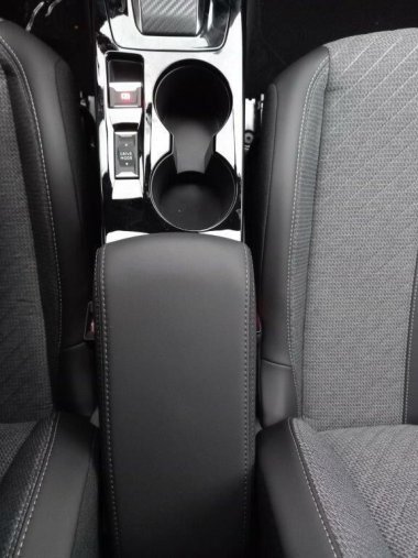 Peugeot 2008, Peugeot 2008 ALLURE 1.2 PureTech 7 let zár., barva modrá