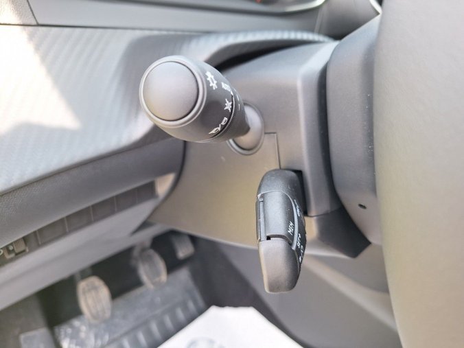 Peugeot 208, Peugeot 208 Style PureTech 100k MAN5, barva žlutá
