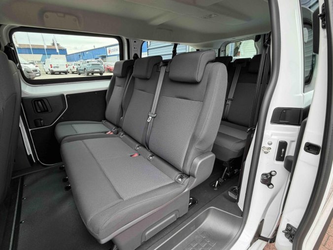 Peugeot Expert, Peugeot Expert Combi L3 2.2 BlueHDi 150 MAN6, barva bílá
