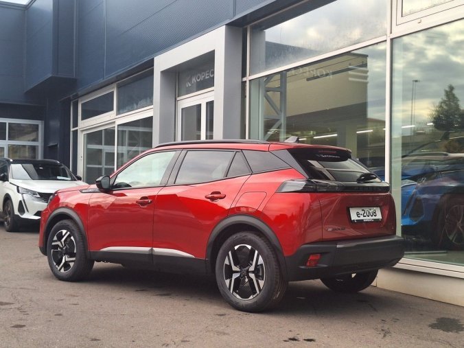 Peugeot 2008, Peugeot 2008 e-ALLURE 115 kW / 156 k (Bater, barva červená