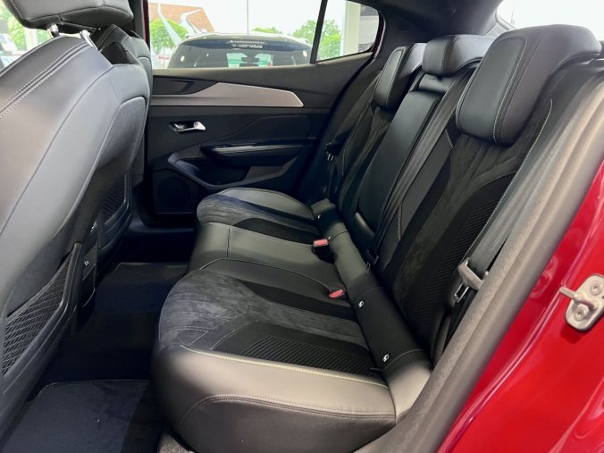 Peugeot 408, Peugeot 408 GT, El. víko, Matrix, Automat, barva červená