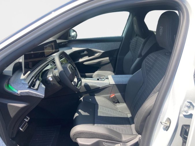 Peugeot 3008, Peugeot 3008 GT Hybrid 145 e-DCS6, barva bílá