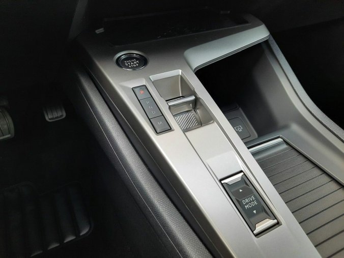 Peugeot 408, Peugeot 408 ALLURE Hybrid 145 e-DCS6, barva bílá