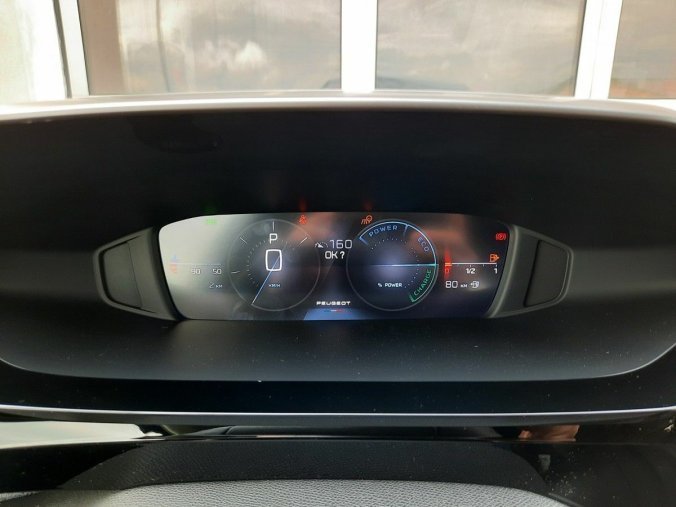 Peugeot 408, Peugeot 408 ALLURE Hybrid 145 e-DCS6, barva bílá