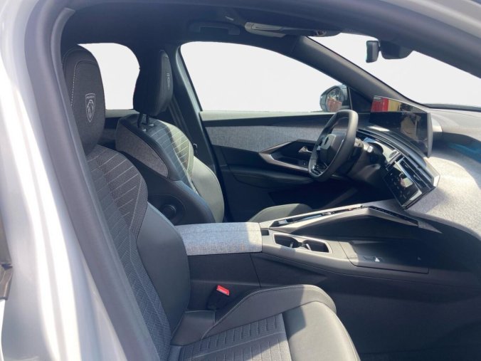Peugeot 3008, Peugeot 3008 GT Hybrid 145 e-DCS6, barva bílá