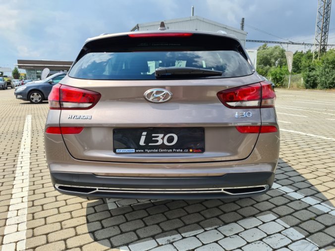 Hyundai i30, 1,5i 81 kW MT, barva bronzová
