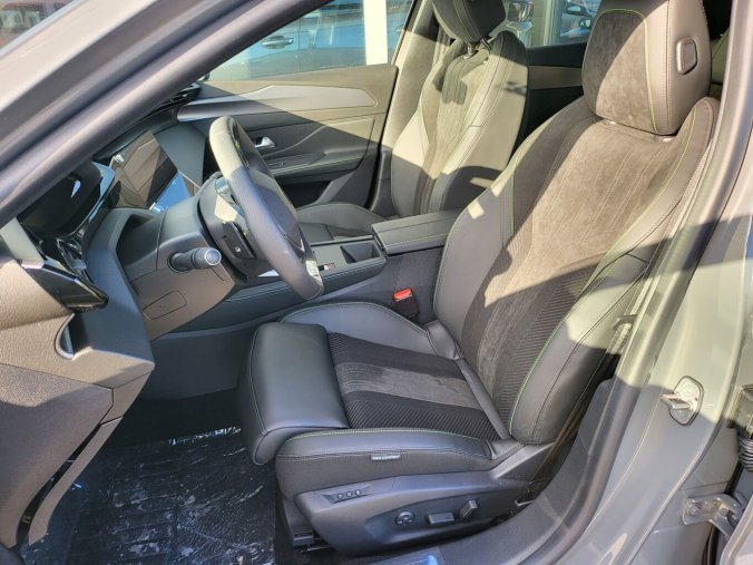 Peugeot 408, Peugeot 408 GT 1.2 PT 130 EAT8, barva bílá