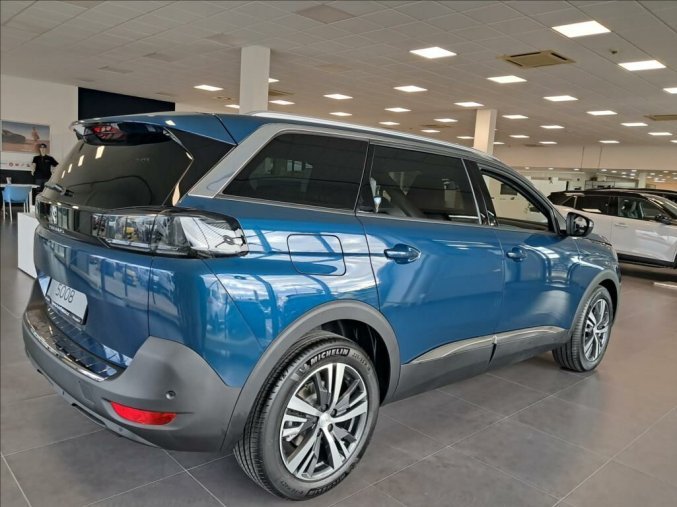 Peugeot 5008, Peugeot 5008 1,5 130  EAT8  ALLURE PACK, barva modrá