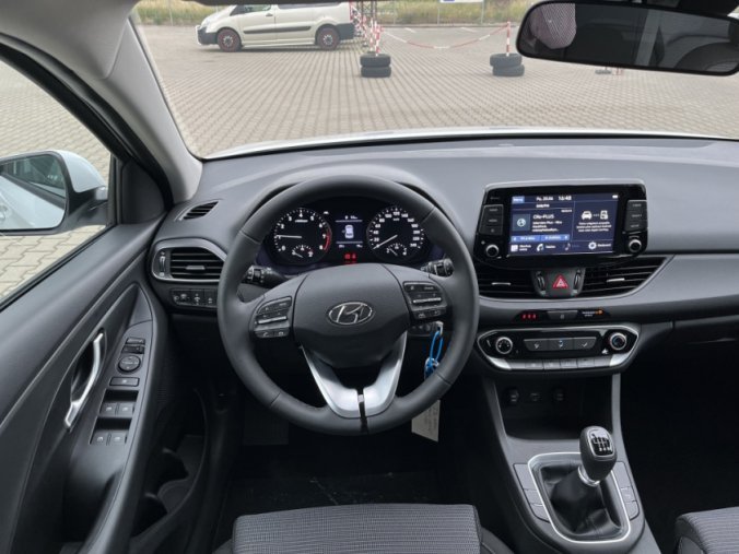 Hyundai i30, 1,5i 81 kW MT, barva bílá