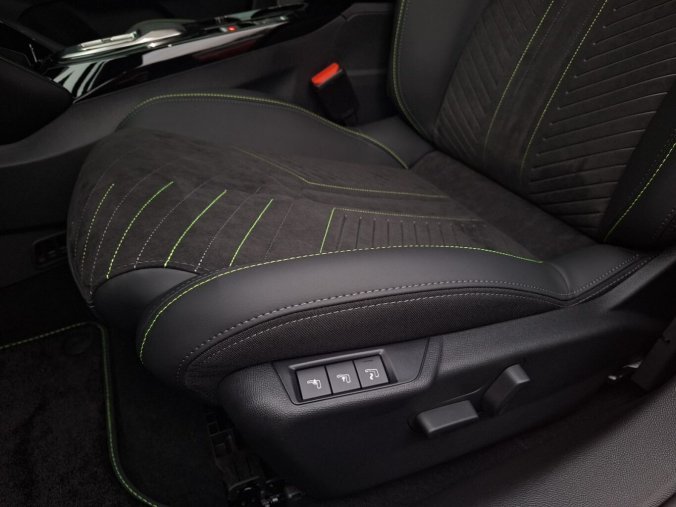 Peugeot 208, Peugeot 208 GT Hybrid 145 e-DCS6, barva červená