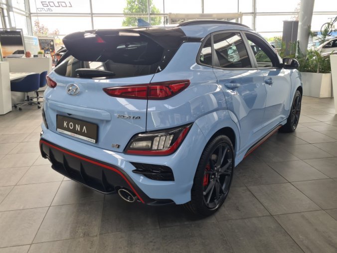 Hyundai Kona, 2,0 T-GDI 206 kW 8 DCT, barva modrá