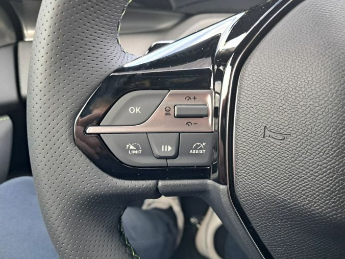 Peugeot 408, Peugeot 408 408 GT Hybrid 145 e-DCS6, barva bílá