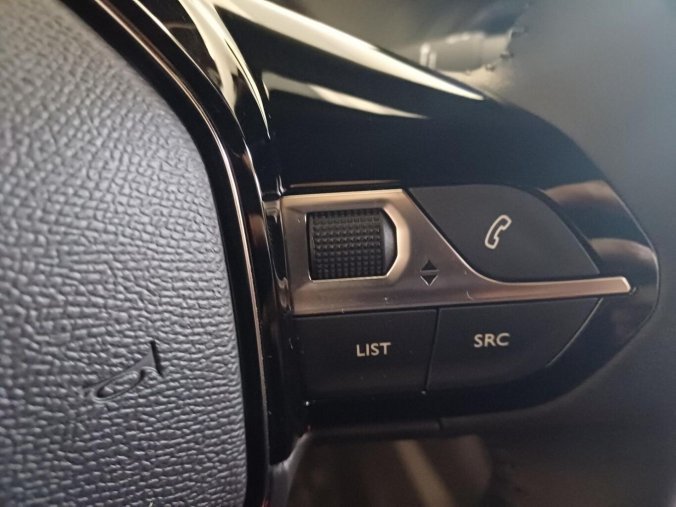 Peugeot 2008, Peugeot 2008 ALLURE 1.2 PureTech 100k, barva modrá