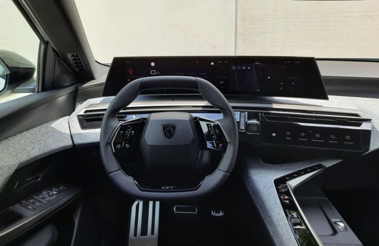 Peugeot 5008, Peugeot 5008 5008 GT Hybrid 145 e-DCS6, barva bílá