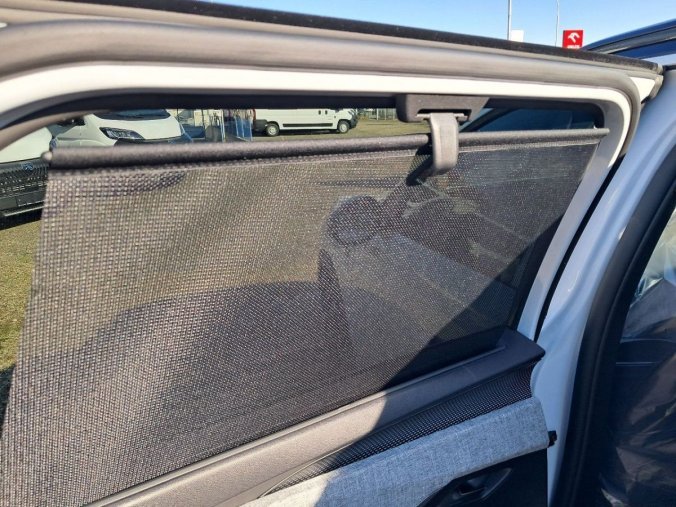 Peugeot 5008, Peugeot 5008 5008 GT Hybrid 145 e-DCS6, barva bílá