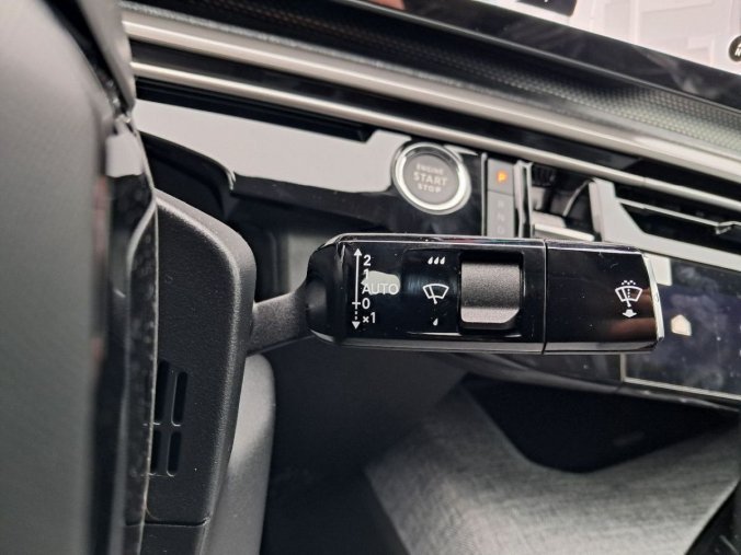 Peugeot 3008, Peugeot 3008 3008 GT Hybrid 145 e-DCS6, barva modrá