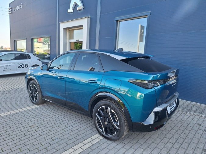 Peugeot 3008, Peugeot 3008 GT Elektromotor 157 kW / 210 k, barva modrá