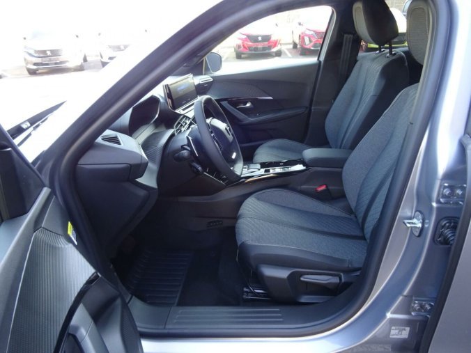 Peugeot 2008, Peugeot 2008 ALLURE Hybrid 145k e-DCS6, barva stříbrná
