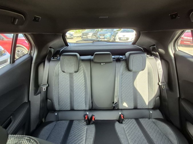 Peugeot 2008, Peugeot 2008 ALLURE Hybrid 145 e-DCS6, barva šedá