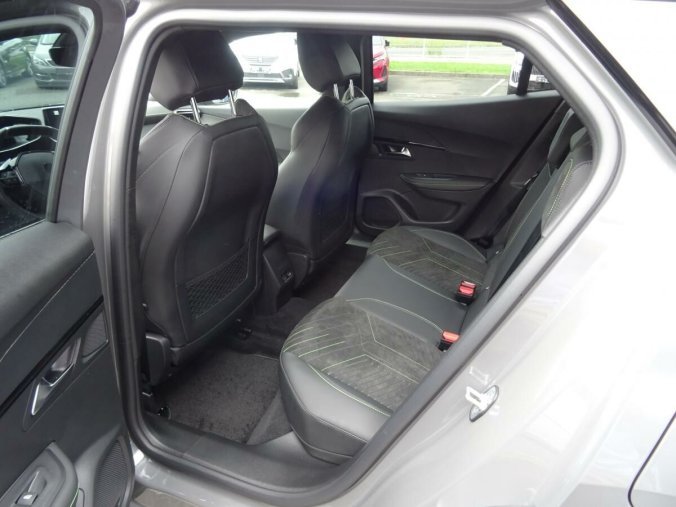 Peugeot 2008, Peugeot 2008 GT PureTech 130k EAT8, barva šedá