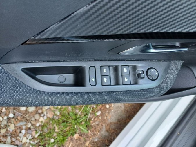 Peugeot 208, Peugeot 208 STYLE Elektromotor 100 kW, barva bílá