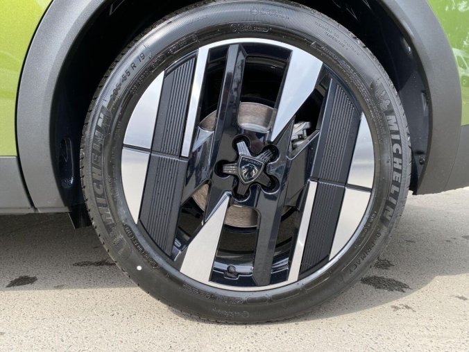 Peugeot 408, Peugeot 408 GT Hybrid 145 e-DCS6, barva zelená