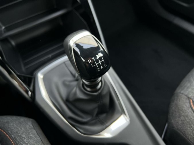 Peugeot 2008, Peugeot 2008 STYLE S&S MAN6 1.2 PureTech, barva šedá