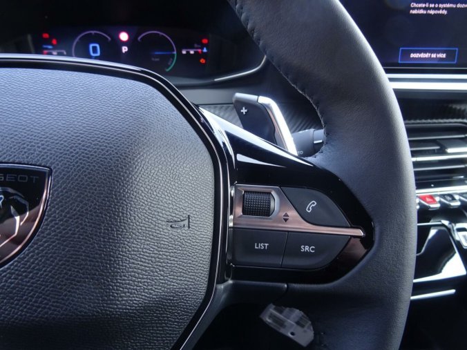 Peugeot 2008, Peugeot 2008 ALLURE Hybrid 145k e-DCS6, barva stříbrná
