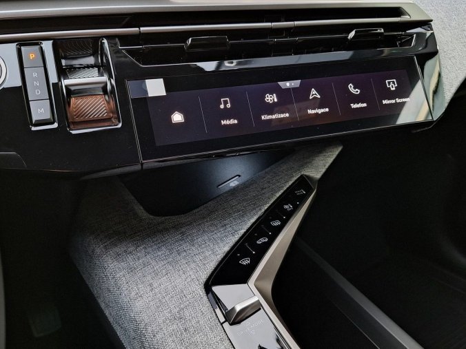 Peugeot 5008, Peugeot 5008 ALLURE Hybrid 136 e-DCS6, barva modrá