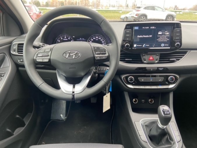 Hyundai i30, 1,5i 81 kW MT, barva červená