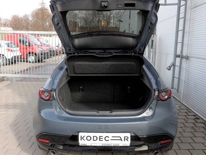 Mazda 3, 2,0 Skyactiv-G 122k/90kW AT, barva šedá