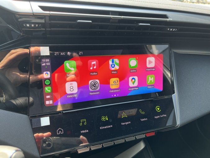 Peugeot 408, Peugeot 408 GT Hybrid 145 e-DCS6, barva bílá