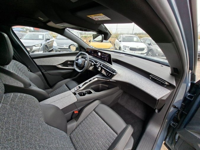 Peugeot 3008, Peugeot 3008 ALLURE Hybrid 145 e-DCS6, barva modrá