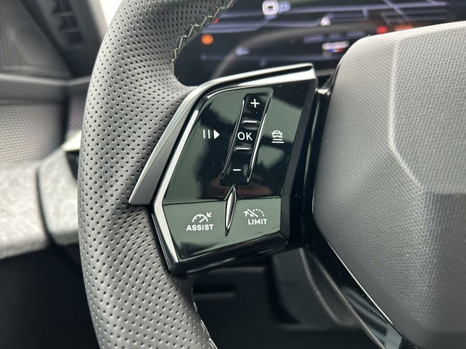 Peugeot 5008, Peugeot 5008 GT Hybrid 136 e-DCS6, barva šedá