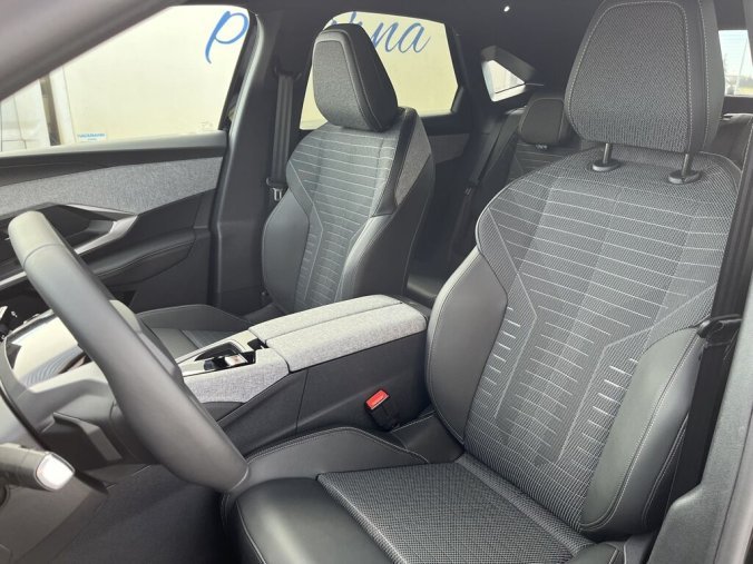 Peugeot 3008, Peugeot 3008 ALLURE Hybrid 145 e-DCS6, barva černá