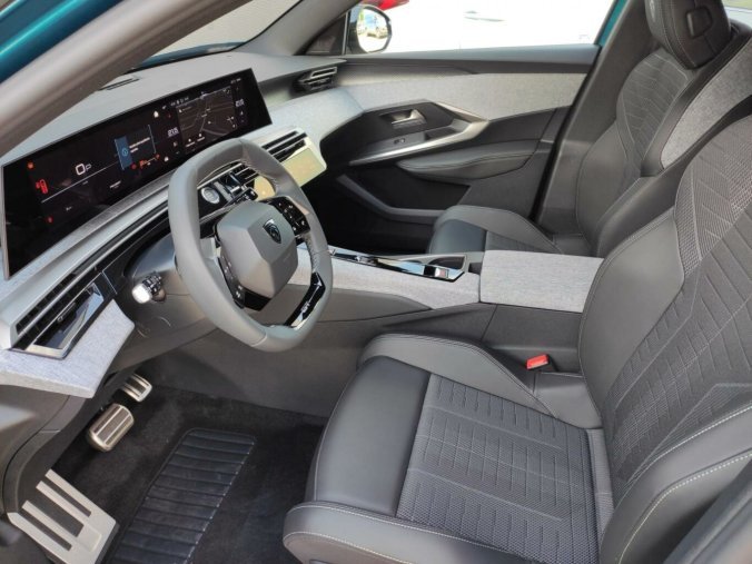 Peugeot 5008, Peugeot 5008 GT Hybrid 145 e-AUT6, barva modrá