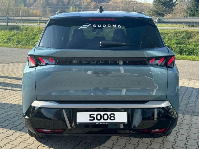 Peugeot 5008, Peugeot 5008 GT Elektromotor 157 kW / 210 k, barva modrá