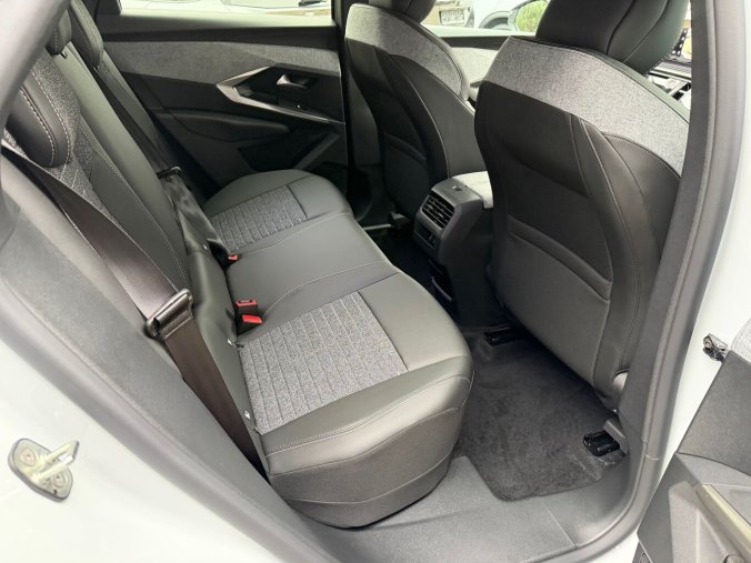 Peugeot 3008, Peugeot 3008 ALLURE Hybrid 145 e-DCS6, barva bílá