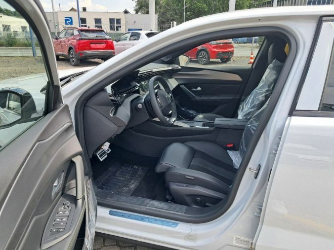 Peugeot 408, Peugeot 408 408 GT Hybrid 145 e-DCS6, barva bílá