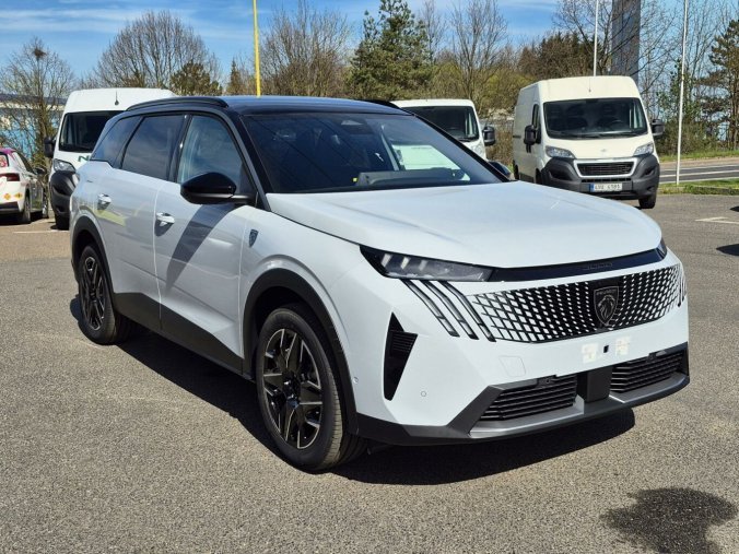 Peugeot 5008, Peugeot 5008 GT Hybrid 136 e-DCS6, barva bílá