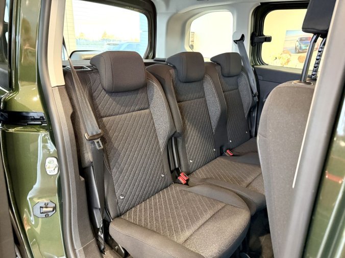 Peugeot Rifter, Peugeot Rifter ALLURE 110k, Benzin, 7 let záruka, barva zelená