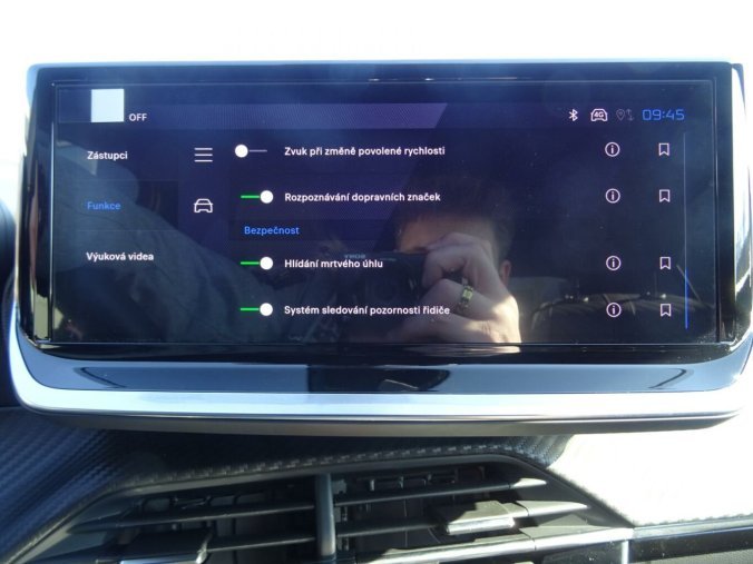 Peugeot 2008, Peugeot 2008 ALLURE Hybrid 145k e-DCS6, barva červená