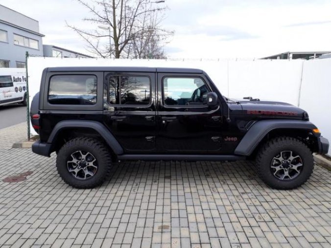 Jeep Wrangler, 2,0T 270 PS Rubicon Unlimited, barva černá