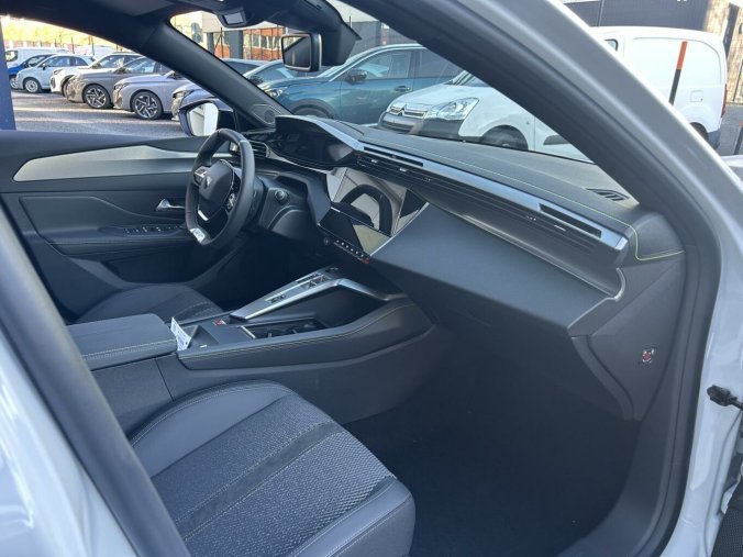 Peugeot 308, Peugeot 308 SW GT Hybrid 145 e-DCS6, barva bílá