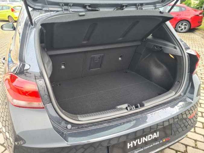 Hyundai i30, 1,5i 81 kW MT, barva šedá