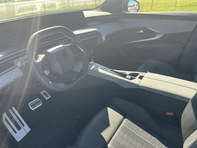 Peugeot 5008, Peugeot 5008 GT Hybrid 145 e-DCS6, barva bílá