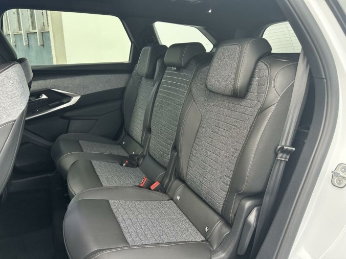 Peugeot 5008, Peugeot 5008 ALLURE Hybrid 145k e-DCS6, barva bílá