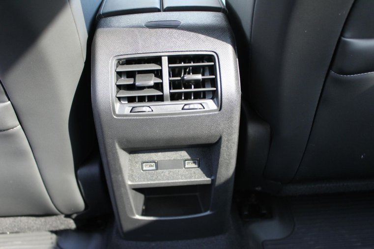 Peugeot 408, Peugeot 408 ALLURE Hybrid 145 e-DCS6, barva bílá