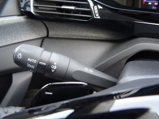 Peugeot 408, Peugeot 408 ALLURE Hybrid 145k e-DCS6, barva šedá